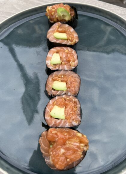 Sashimi Maki tatar z łososia 6 szt.